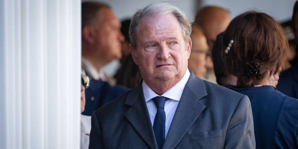 مدبّر حل البرلمان.. من هو بيار شارون "زائر ليل" ماكرون؟