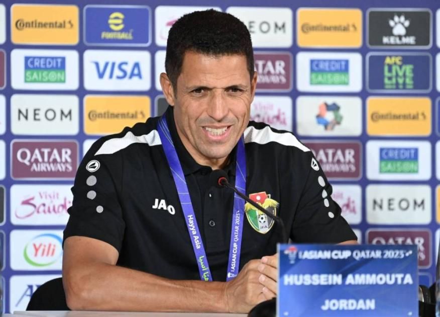 الجزيرة يفاوض المدرب المغربي عموتة