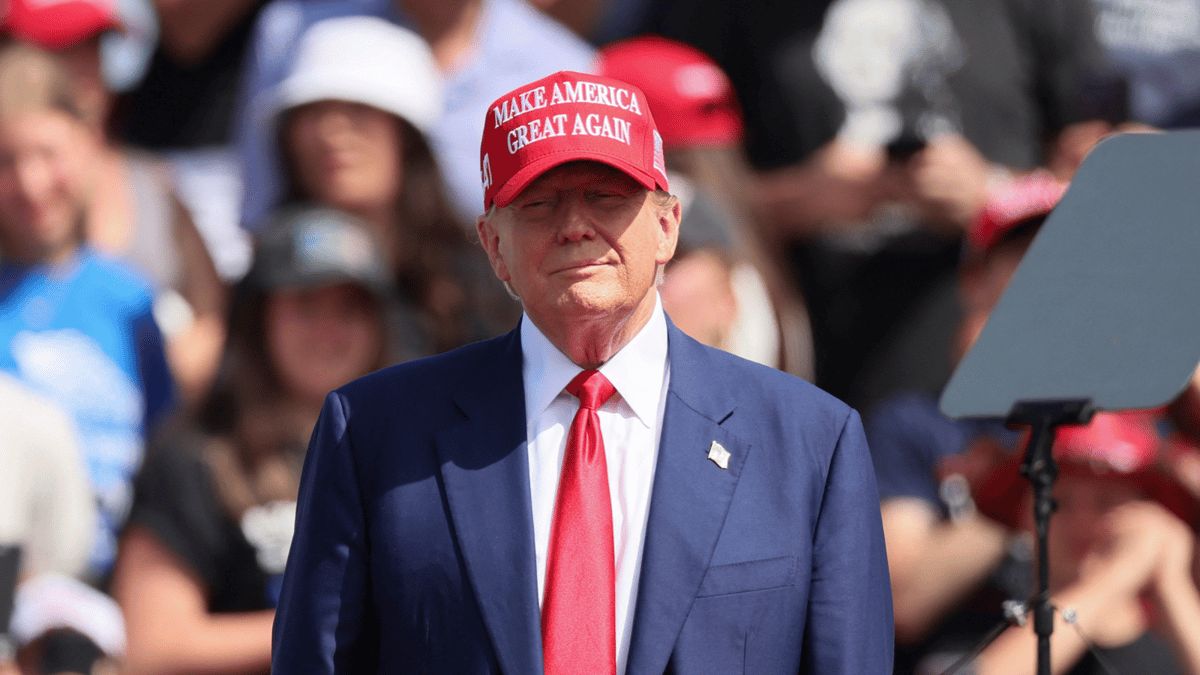 اقتراح "مفاجئ" من ترامب بشأن إقامة الأجانب في أمريكا