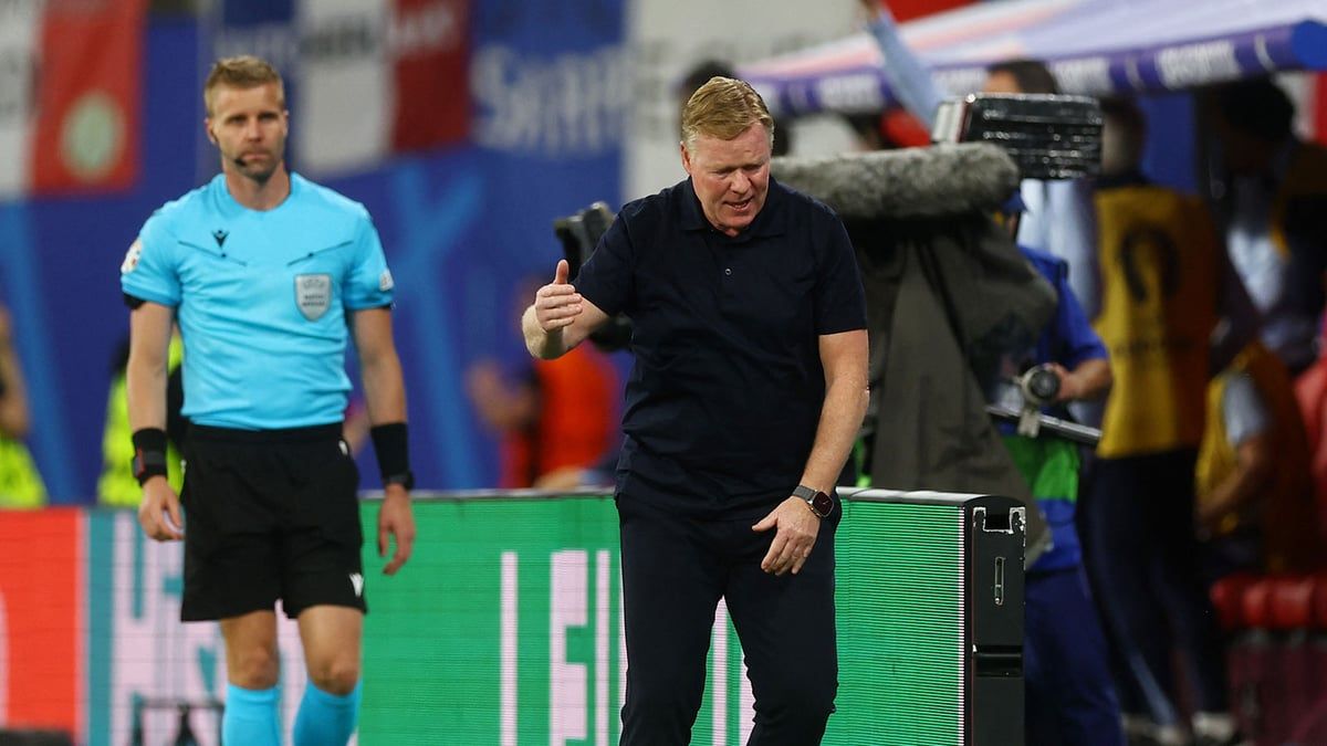 مدرب هولندا ينتقد الحكم بعد إلغاء هدف سيمونز