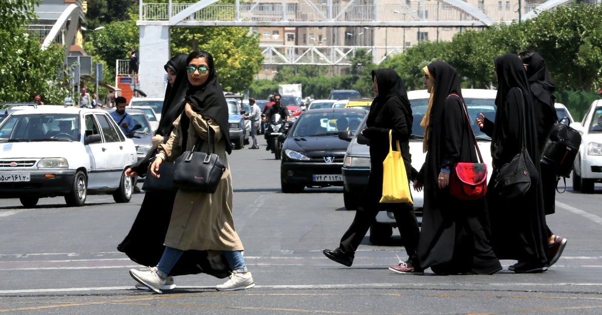 في مناظرتهم الثالثة.. مرشحو رئاسة إيران يغازلون النساء لكسب أصواتهن