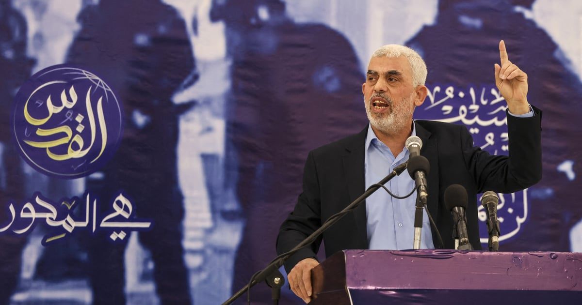 تحت البحر أو قرب الشاطئ.. قناة إسرائيلية تحدد مكان "اختباء" السنوار