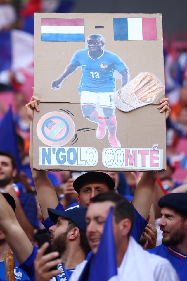 لافتة مثيرة لنجم الاتحاد السعودي في يورو 2024 (صورة)