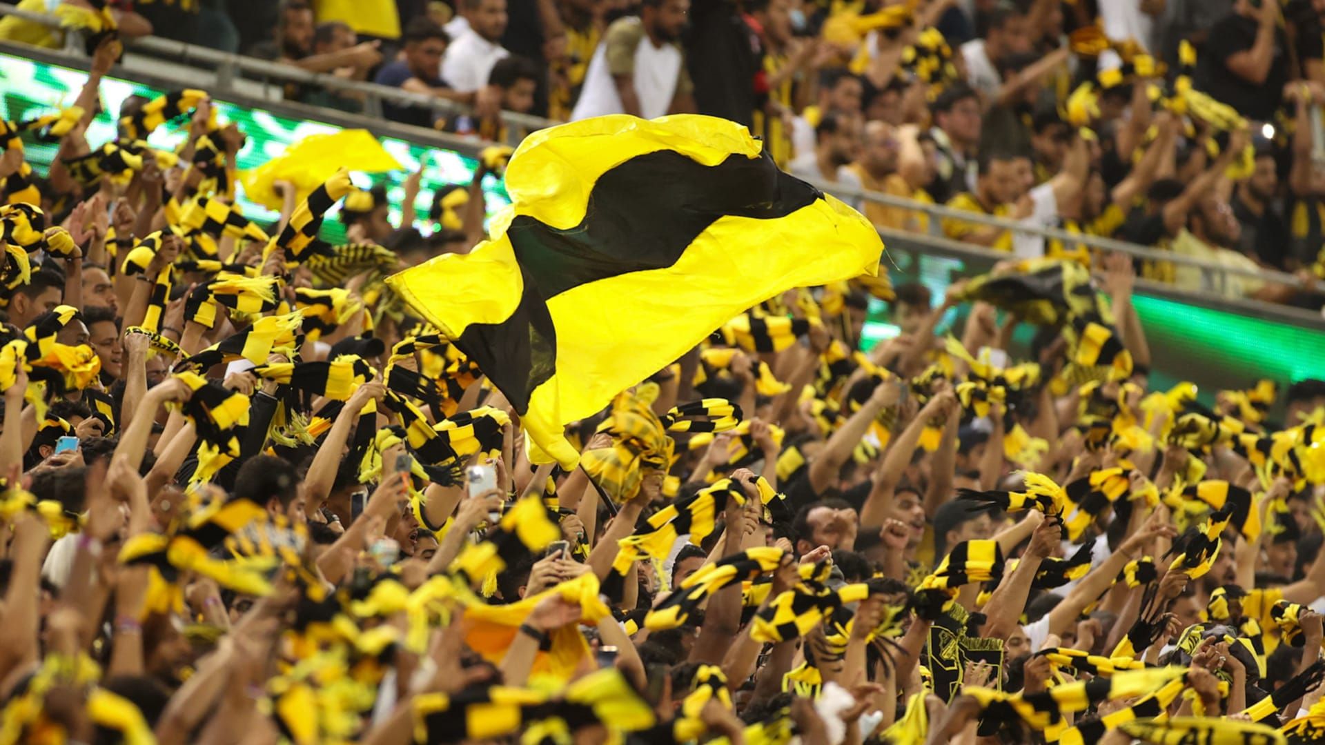 التعاقدات مع مغمورين وبناء الفريق "خدعة"!! لاعب الاتحاد يصدم الجمهور بشأن الصيفية - موقع الخليج الان