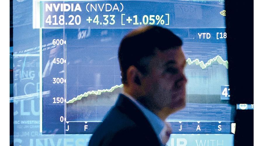 «إس آند بي» يسجل أطول سلسلة تداول من دون هبوط حاد منذ الأزمة المالية