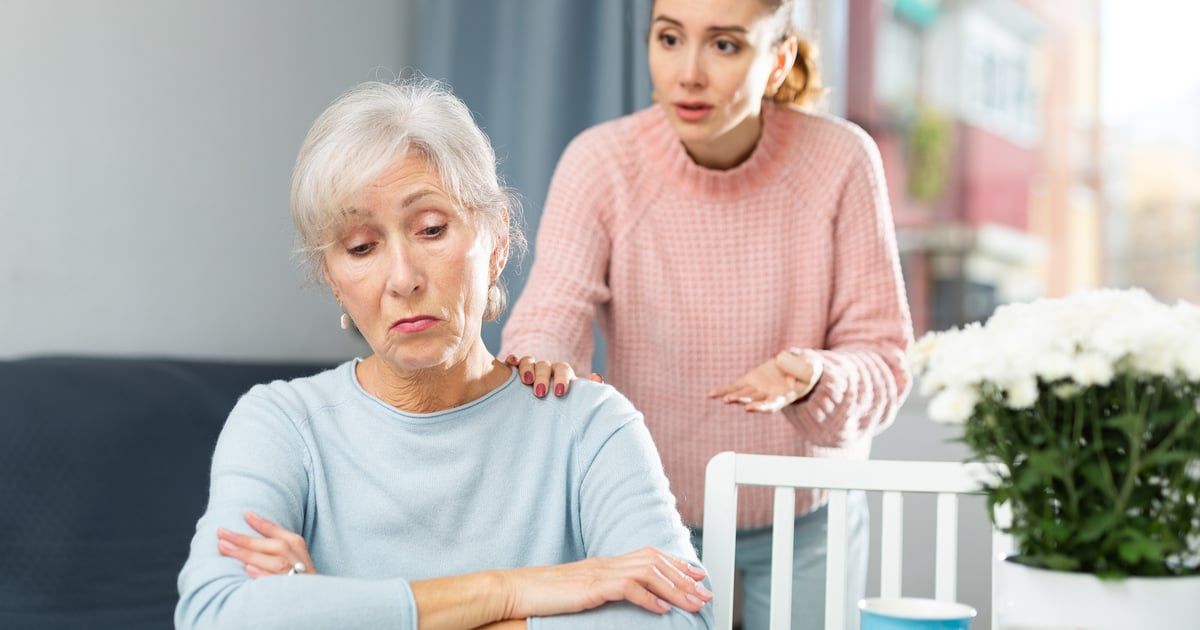 دون إحراج.. كيف تضع حدًّا لتدخل والديك في تربية أبنائك؟