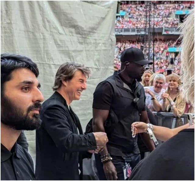 ابنة توم كروز تتخرج من المدرسة.. ووالدها بحفل تايلور سويفت (صور)