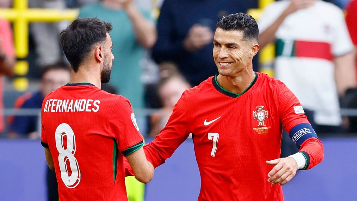 ليست المرة الأولى.. إيثار رونالدو مع فيرنانديز كرره سابقًا مع هذا اللاعب (فيديو)