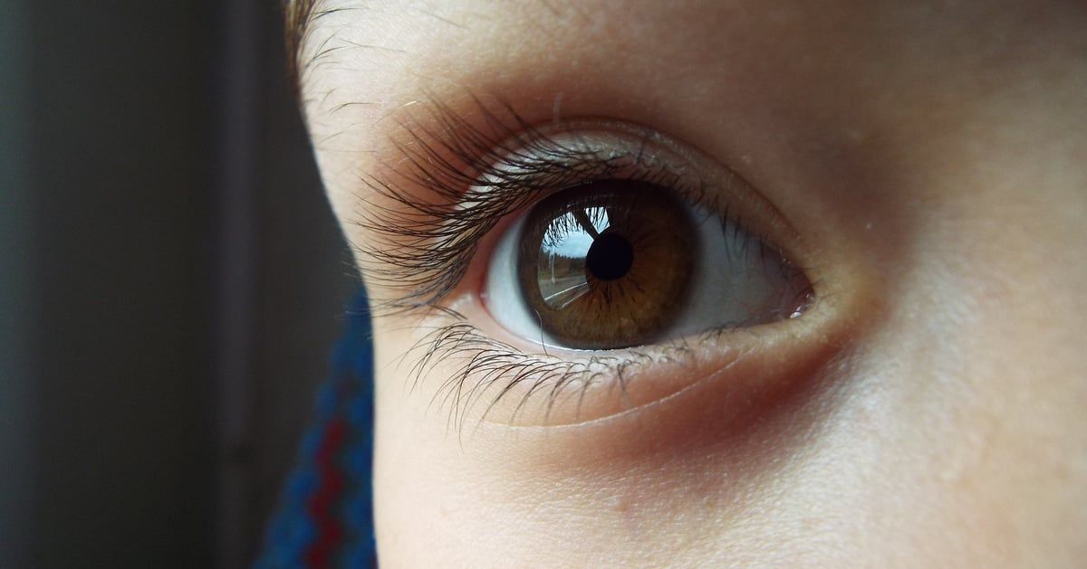 ليس للترطيب فحسب.. وظيفة قد لا تعرفها لعملية الرمش