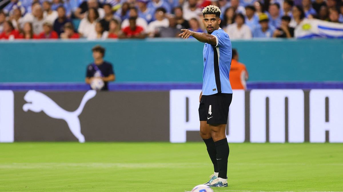 أراوخو يكشف سبب سقوطه على الأرض خلال مباراة أوروغواي وبنما