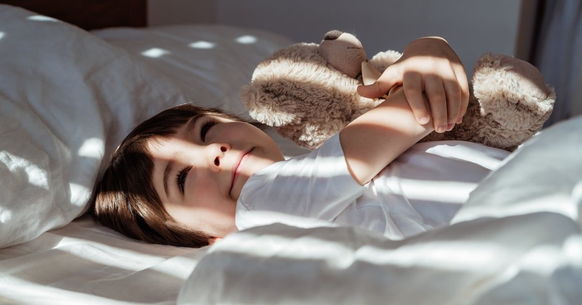 الرضيع والمراهق.. كيف تضمن حصول ابنك على قسط كافٍ من النوم؟