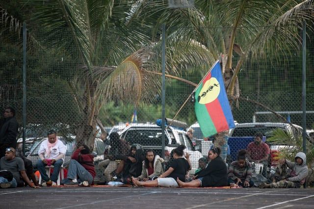 حرائق واضطرابات ونقل انفصاليين للسجن.. عودة التوتر بكاليدونيا الجديدة