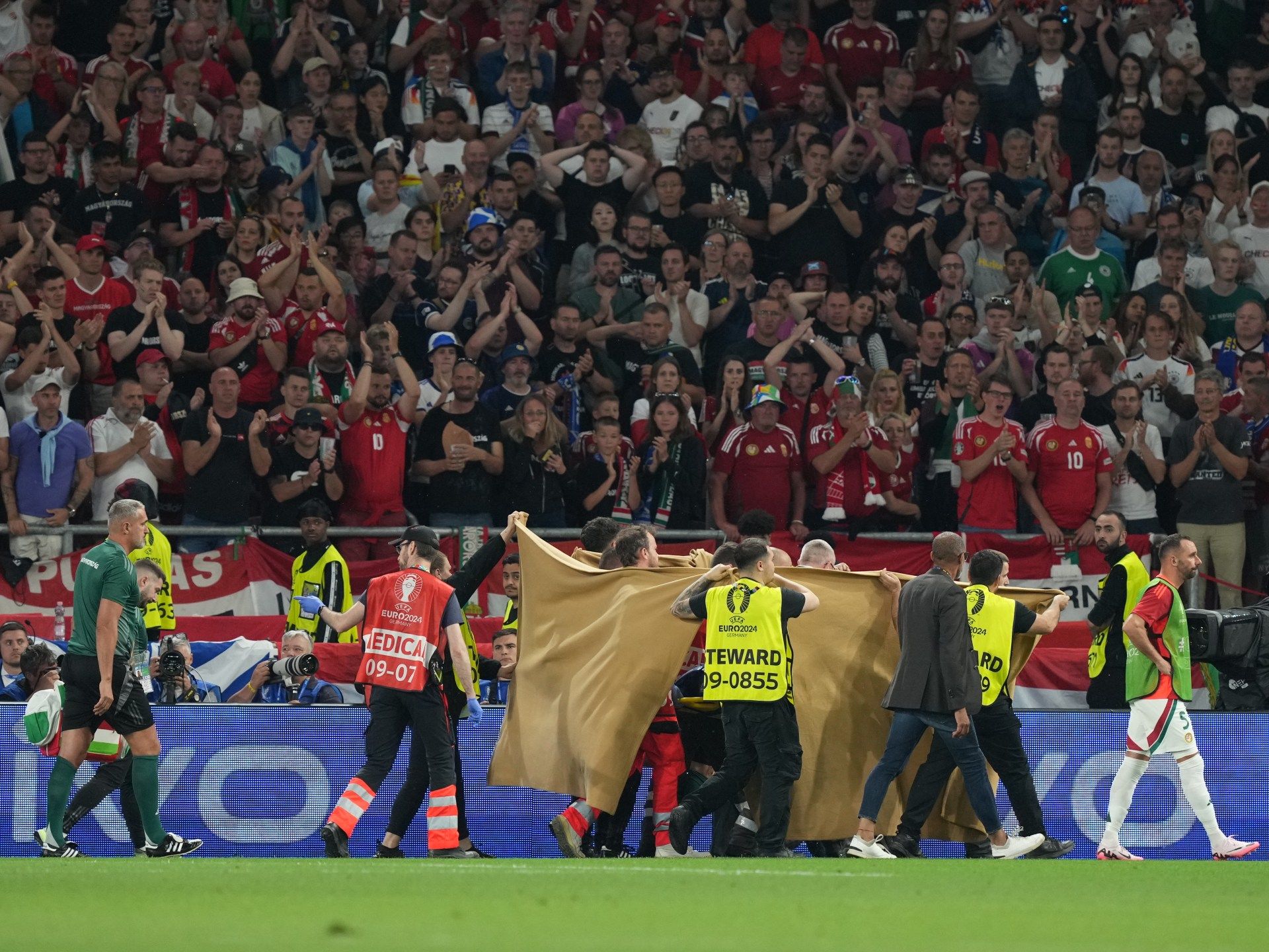 شاهد.. إصابة خطيرة لفارغا لاعب منتخب المجر في يورو 2024 - موقع الخليج الان