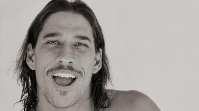 وفاة نجم فيلم "قراصنة الكاريبي" في حادث "صادم"