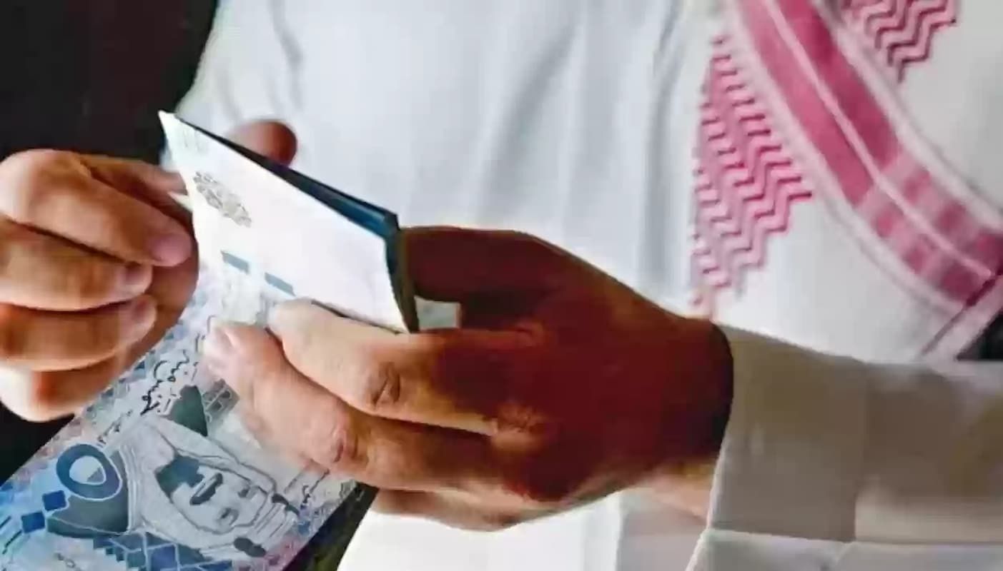 هل سيتم تبكيرها؟ المالية السعودية تحسم موعد صرف رواتب الموظفين في يونيو - موقع الخليج الان