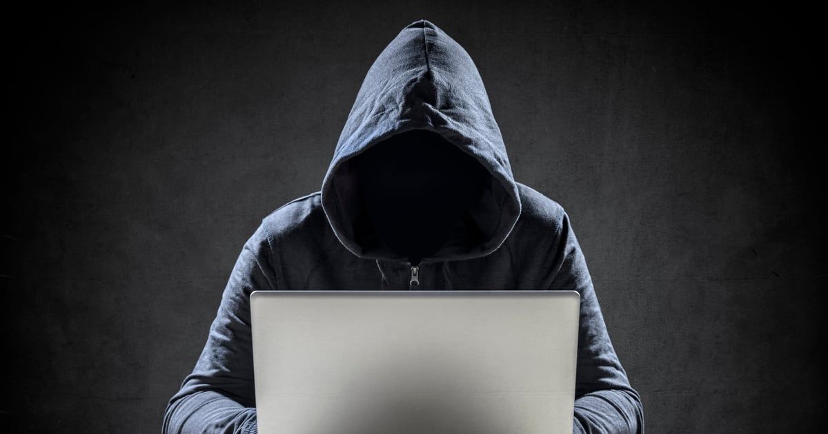 مداهمة مثيرة لعصابة احتيال مالي في 3 مدن سعودية (فيديو)