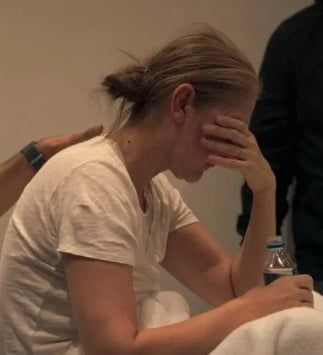 سيلين ديون تبكي بحرقة بعد إصابتها بنوبة تشنج مؤلمة (صور)