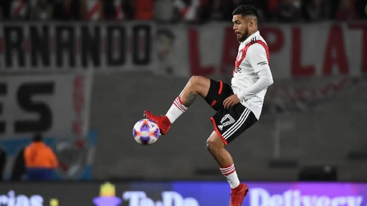 القادسية يستهدف التعاقد مع مدافع الأهلي السعودي السابق