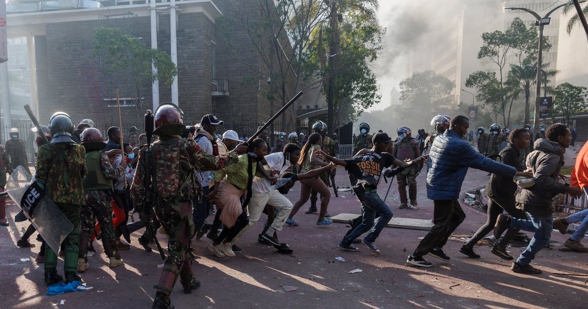 رئيس كينيا يتعهد بالرد على مظاهرات الضرائب