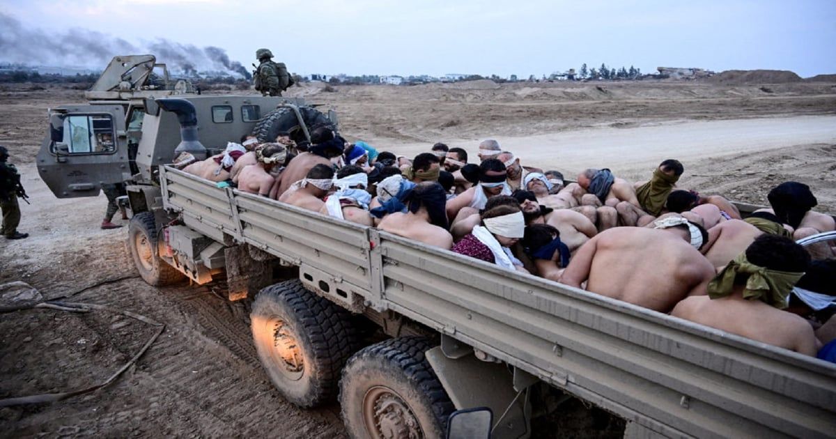 لوموند: ظروف قاسية يكابدها صحفيون فلسطينيون معتقلون في النقب