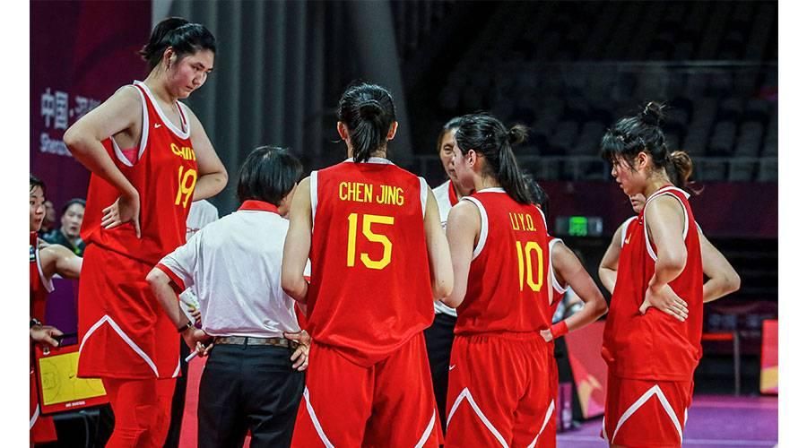 بالصور |عملاقة صينية تذهل متابعي بطولة آسيا لكرة السلة