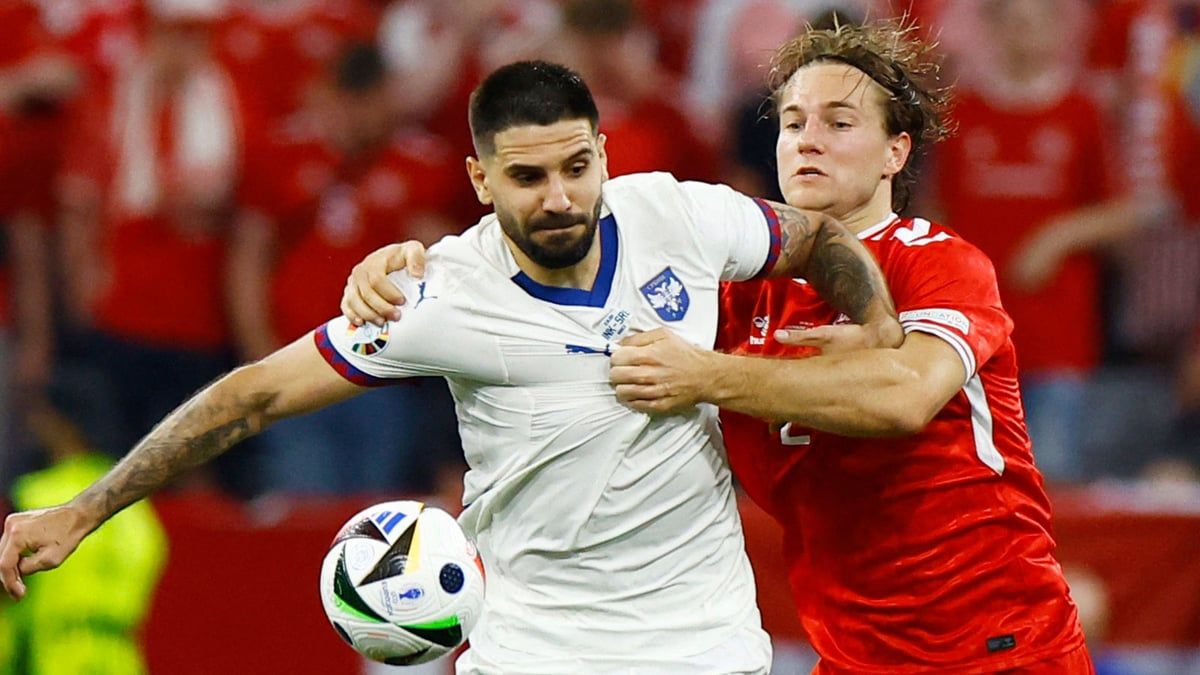 تغير المسرح.. انتقادات حادة لمهاجم الهلال بسبب التمثيل