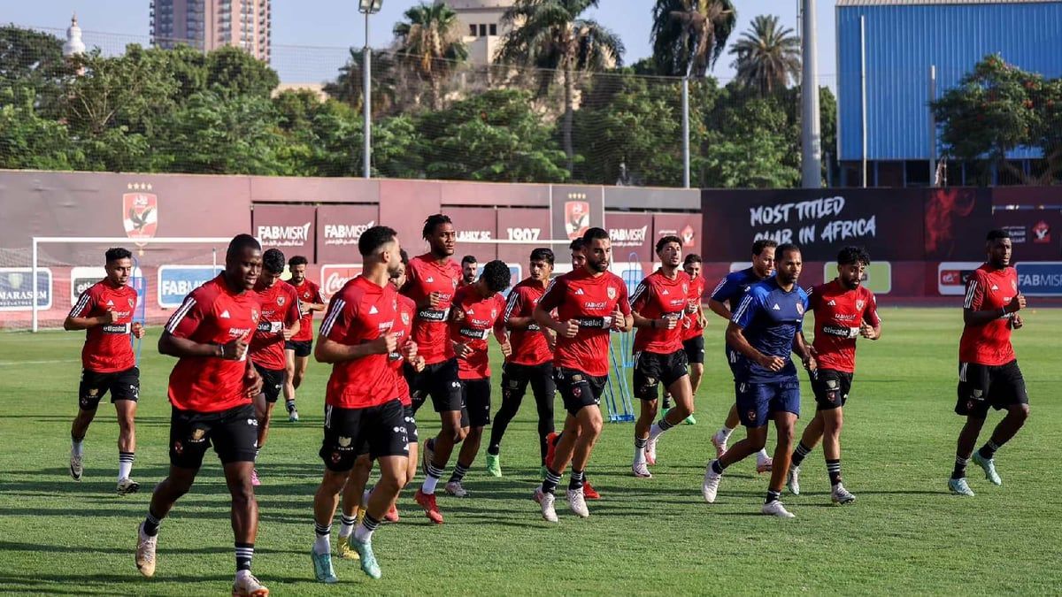 الخلود السعودي يطلب التعاقد مع نجم الأهلي المصري