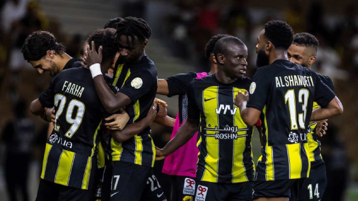 الاتحاد السعودي يخطر 6 نجوم بالرحيل