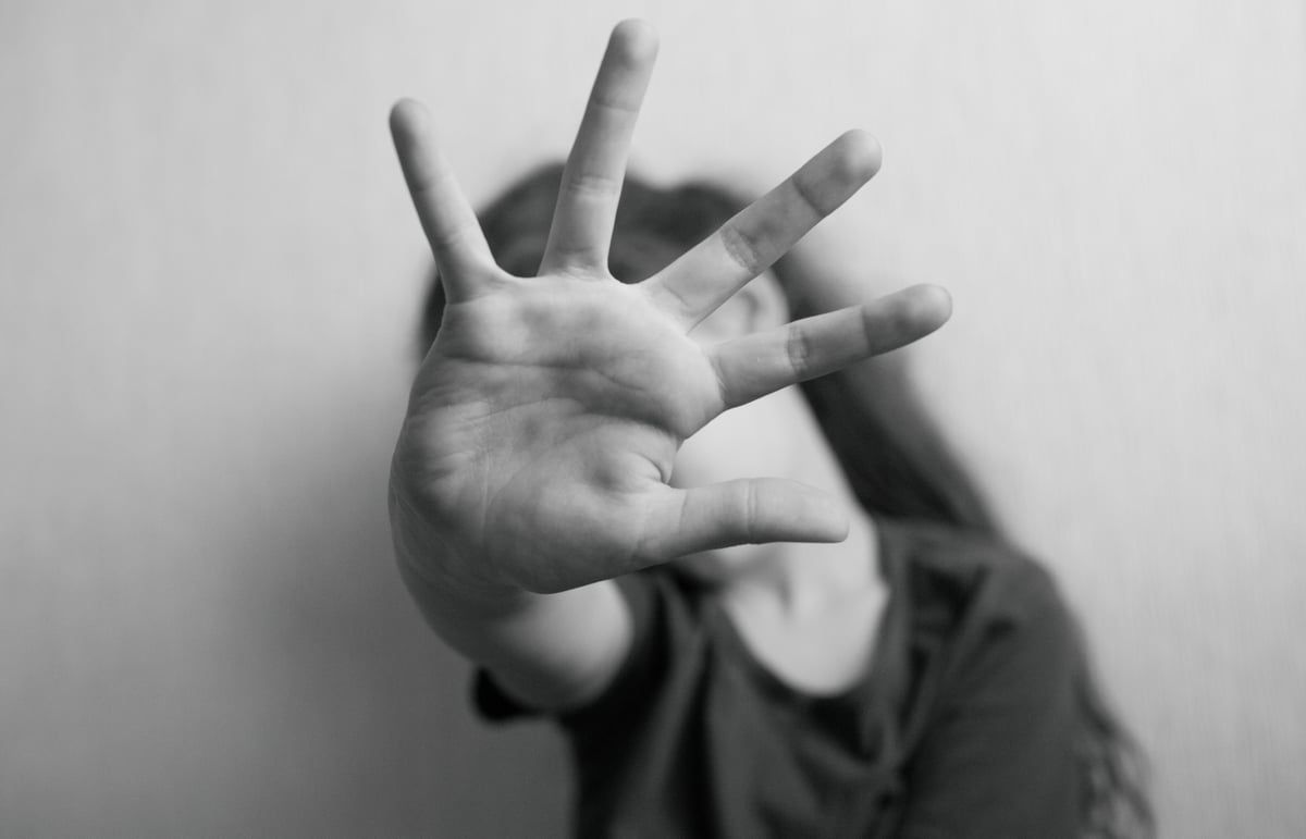 بعد تعذيب وحشي.. وفاة مأساوية لطفلة ليبية