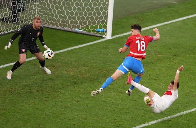 تدخل حاسم يحرم غولر من هدف أيقوني (فيديو)