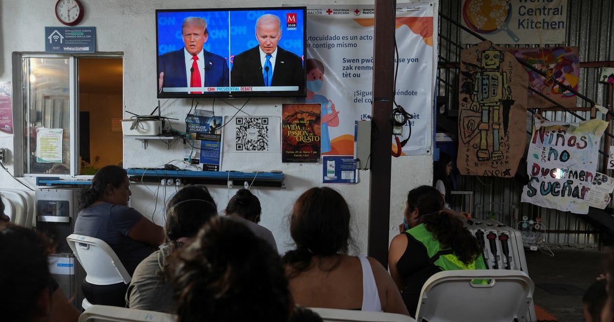 "ترامب أصغر وأقل كفاءة".. هكذا ردّ بايدن على تقدمه بالعمر