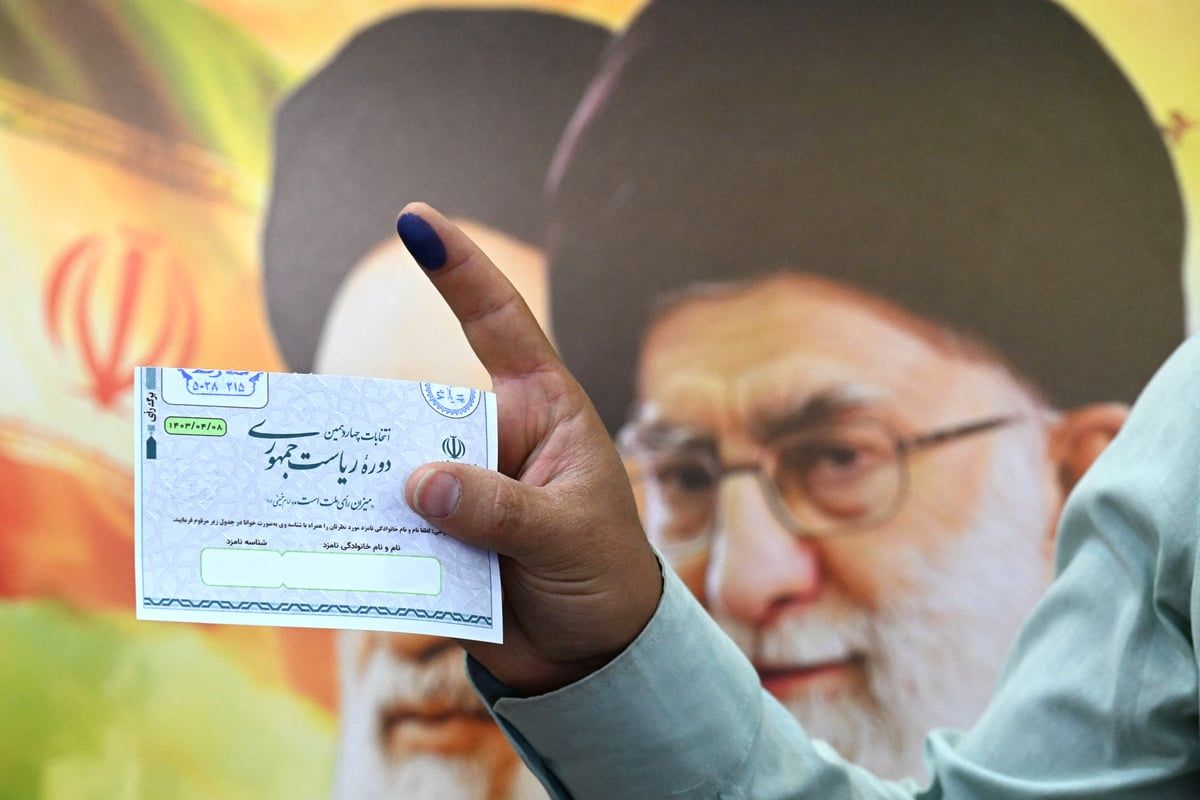 يخضع للإقامة الجبرية.. معارض إيراني بارز يرفض الإدلاء بصوته في الانتخابات