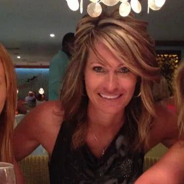 امرأة تسمم زوجها لعدم تقديره احتفالها بعيد ميلاده الـ50