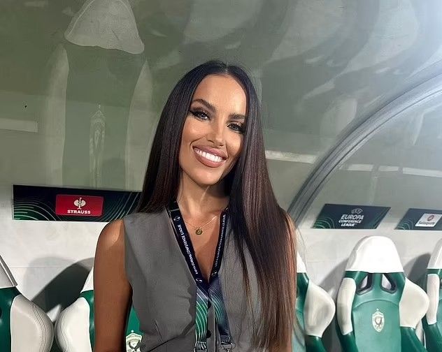 ملكة جمال تثير الجدل داخل منتخب سلوفاكيا في يورو 2024