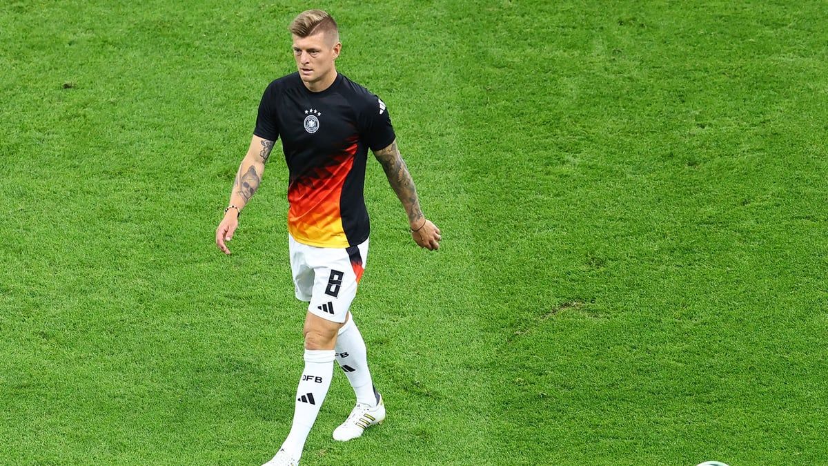 توني كروس يرد على مشجع ذكره بأنه في طريقه للاعتزال (صورة)