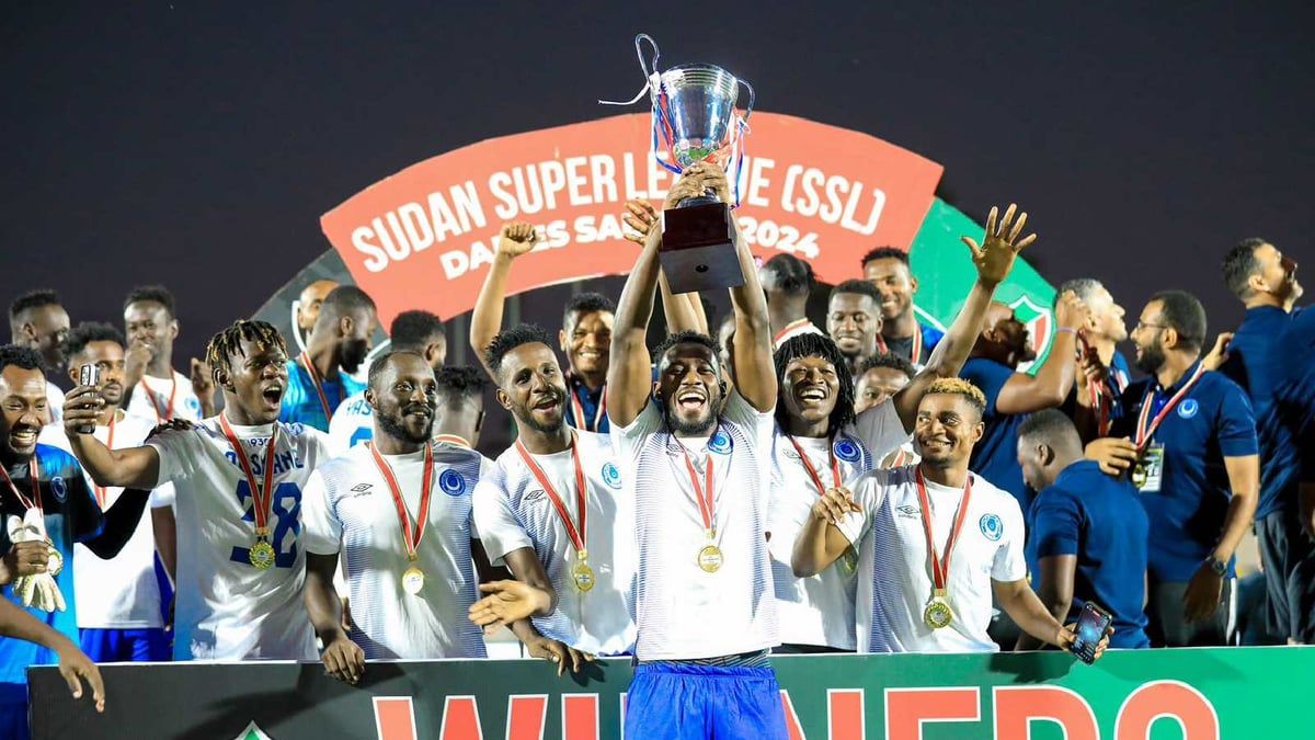 بعد انسحاب المريخ.. الهلال يتوّج بلقب دوري السوبر السوداني (صور)