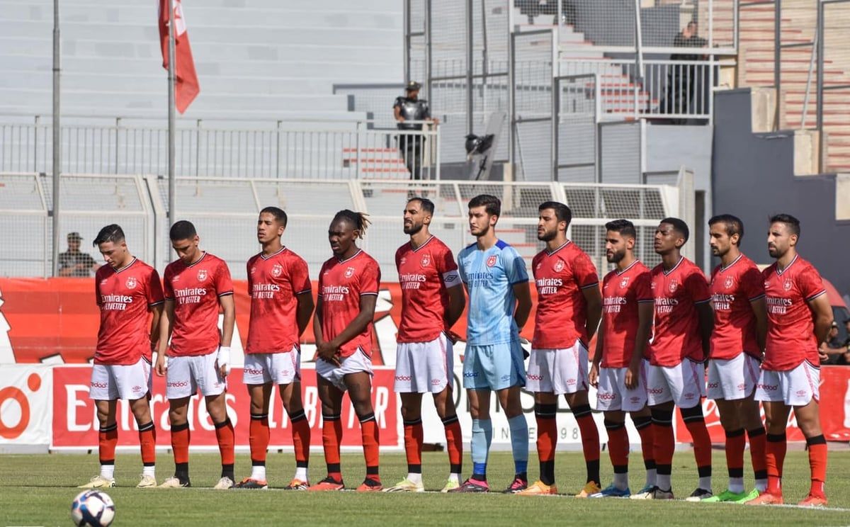 النجم الساحلي يواجه أزمته المالية الخانقة بالاستغناء عن نصف الفريق