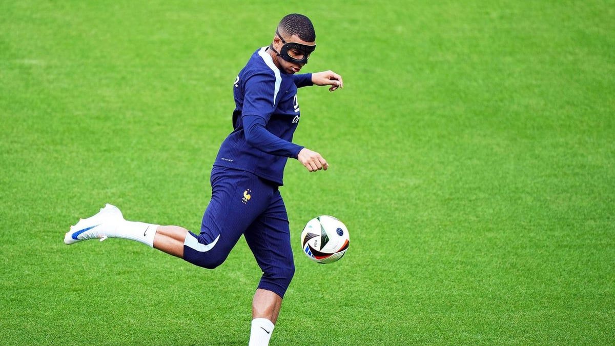 مبابي وإندريك يظهران للمرة الأولى بقميص ريال مدريد (صور)