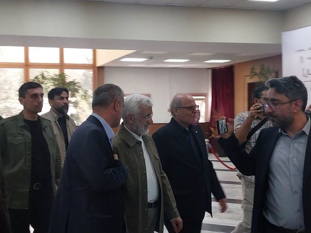 إيران.. طرد الصحفيين من لقاء المرشح الرئاسي "جليلي" بنشطاء اقتصاديين