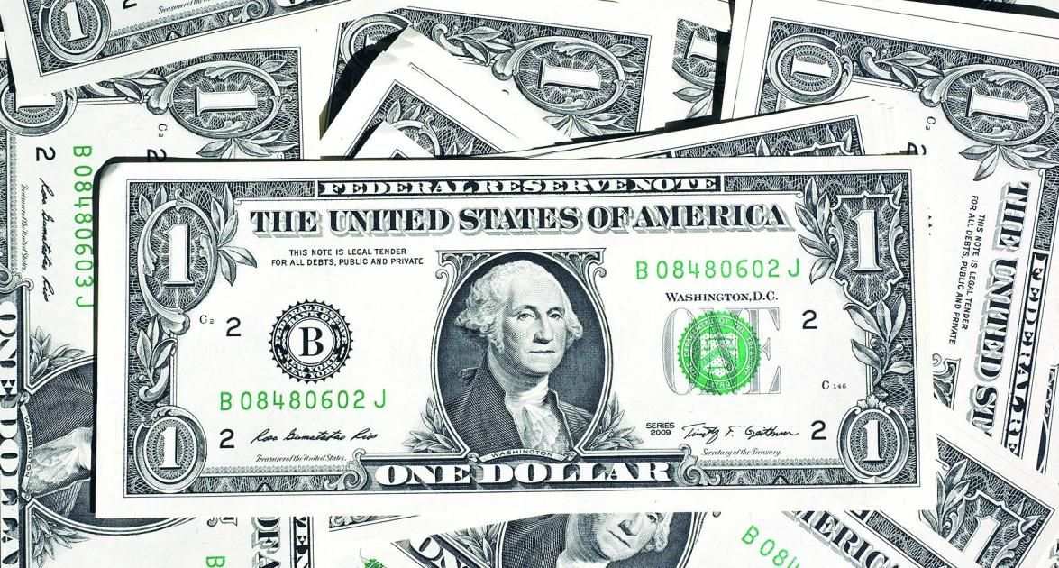 الدولار يصعد مدعوماً بعوائد السندات الأمريكية