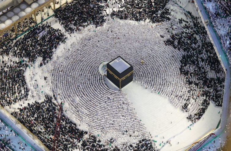 كم تعادل الصلاة في المسجد الحرام؟! فضل الصلاة في الحرم المكي - موقع الخليج الان