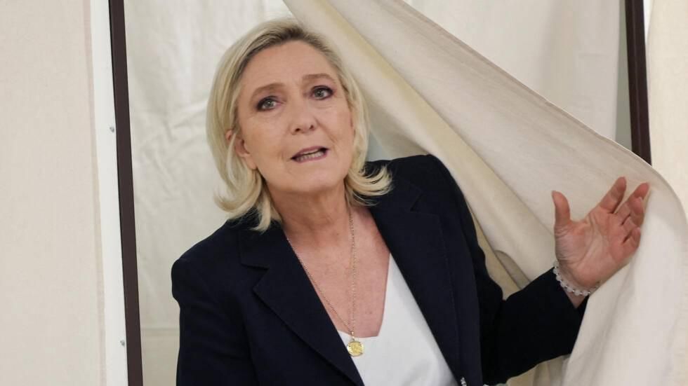 مارين لوبان: ماكرون في وضع لا يمكن الدفاع عنه