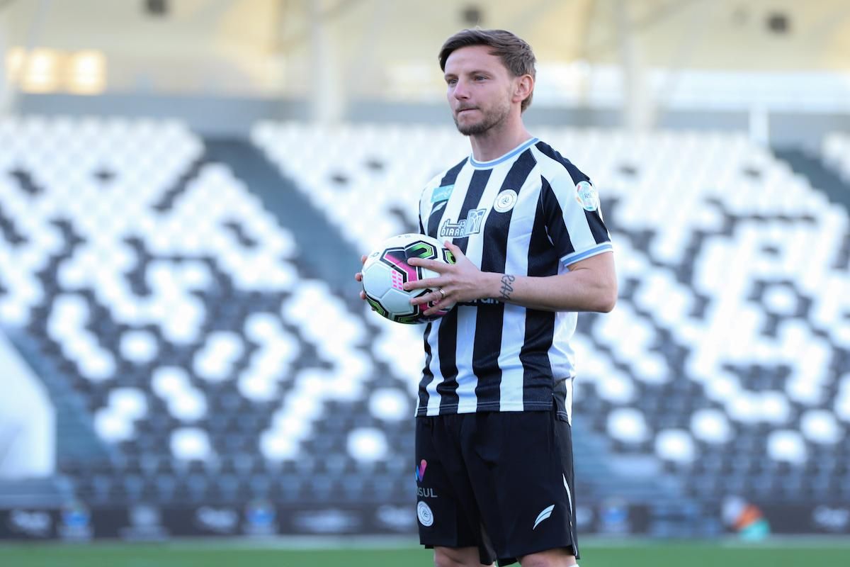 قلق وحيرة في قلعة أبيض العاصمة... نادي كرواتي يقترب من نجم الشباب السعودي في صفقة مفاجأة - موقع الخليج الان