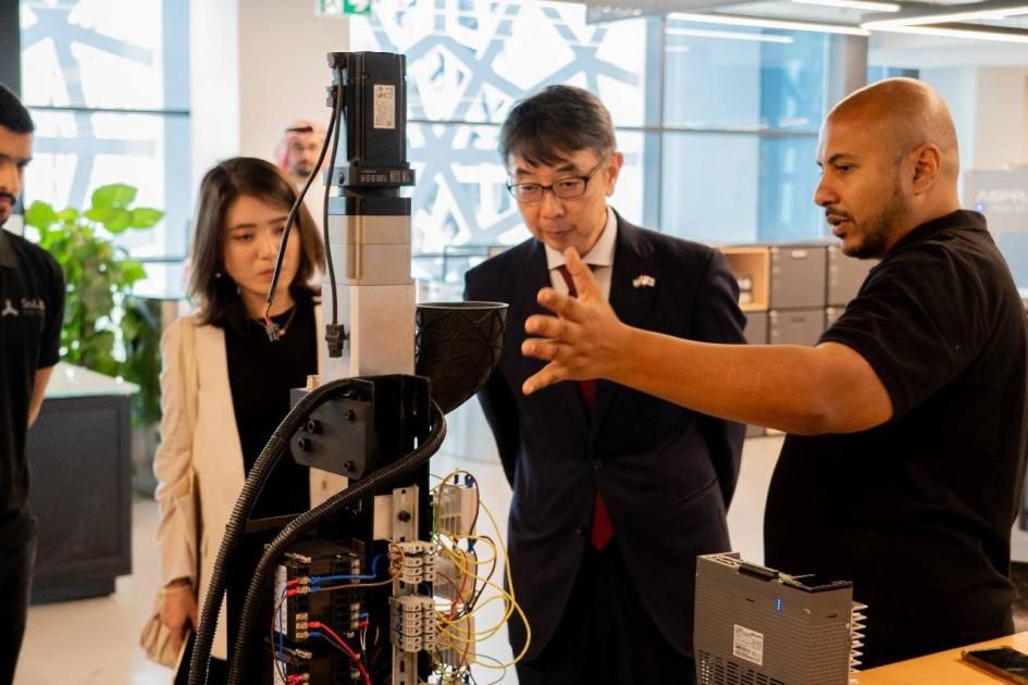 اليابان تستكشف فرص الاستثمار التكنولوجي في الشارقة