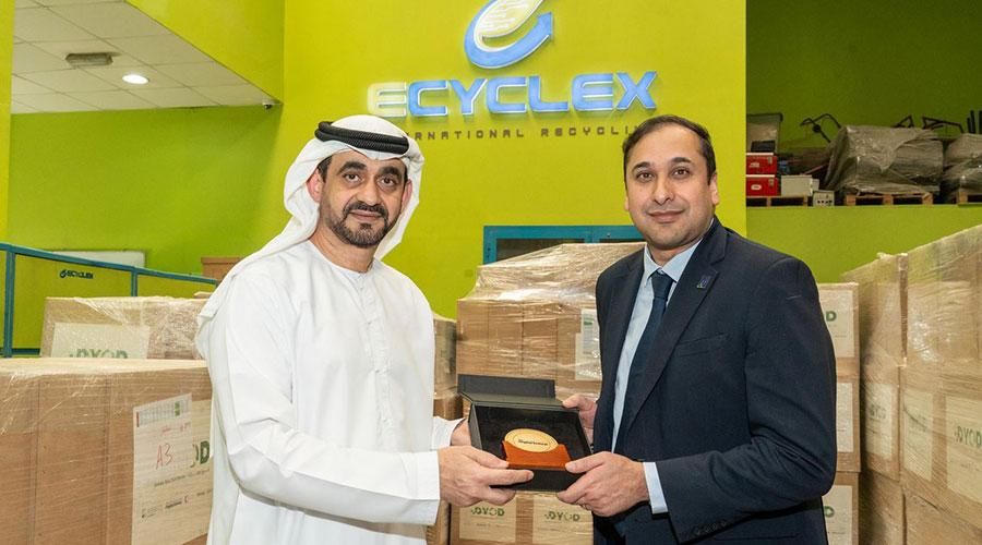 «الإمارات دبي الوطني» يدعم الطلاب عالمياً بـ 5000 جهاز إلكتروني