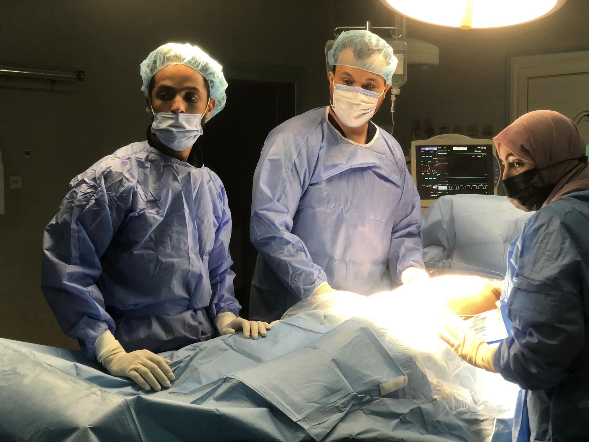 بالاعتماد على تقنية ذكية للقسطرة.. إنقاذ مريض تعرض لحادث مروري تسبب له في جلطة رئوية - موقع الخليج الان