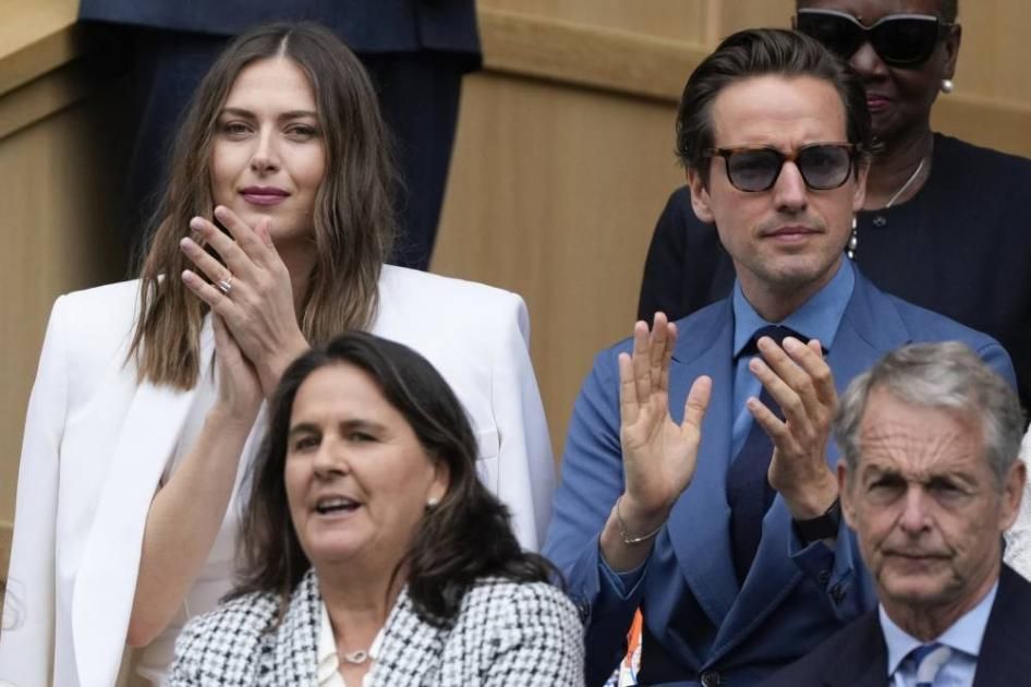 شارابوفا تزين مدرجات ويمبلدون