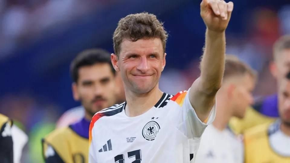 بعد 131 مباراة و45 هدفاً.. توماس مولر يعتزل دولياً و«يودع النسر»