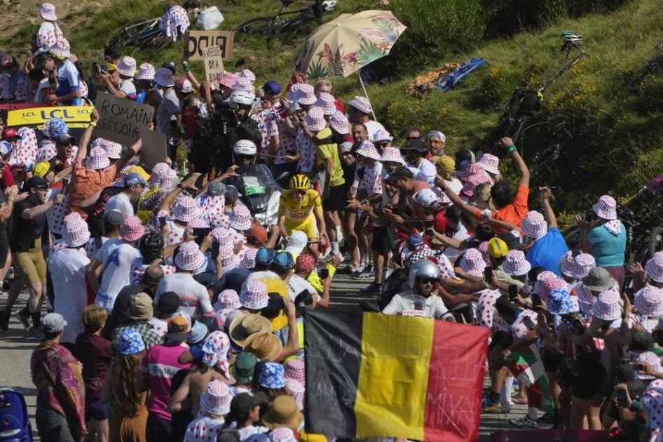 القبض على شخص ألقى «شيبسي» في طواف فرنسا