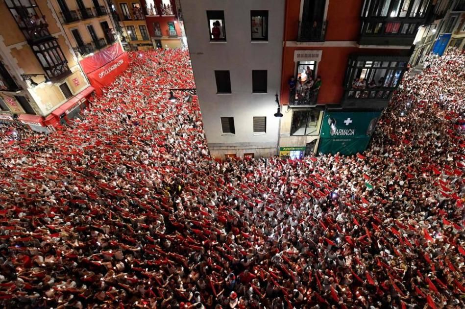 «يا لها من فرحة».. طوفان بشري في شوارع إسبانيا احتفالاً بـ «اليورو»